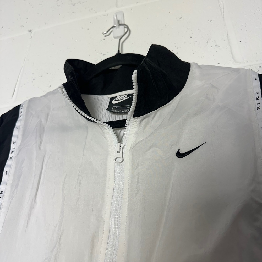 Nike Womens Sportswear Windbreaker Jacket Black‎ White Logo Tape Spellout Small - Picture 4 of 5